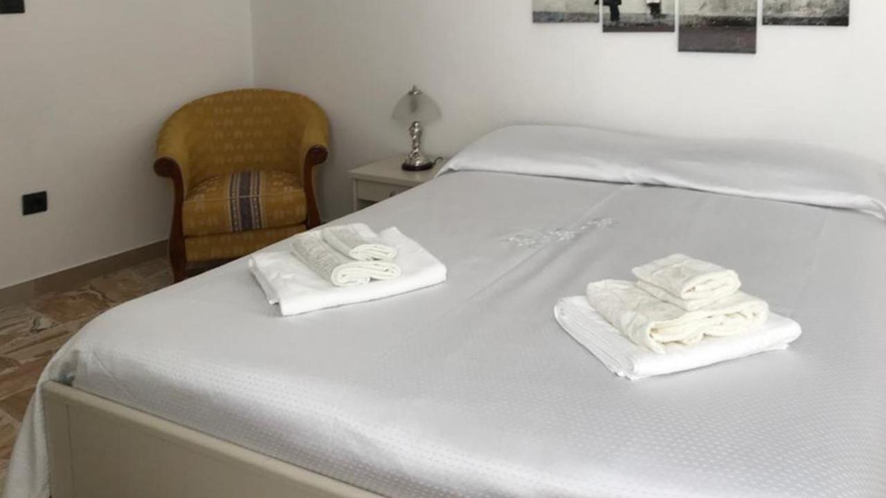 Casa Vacanze Zarinu Orgosolo Buitenkant foto