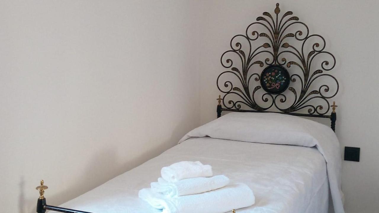 Casa Vacanze Zarinu Orgosolo Buitenkant foto