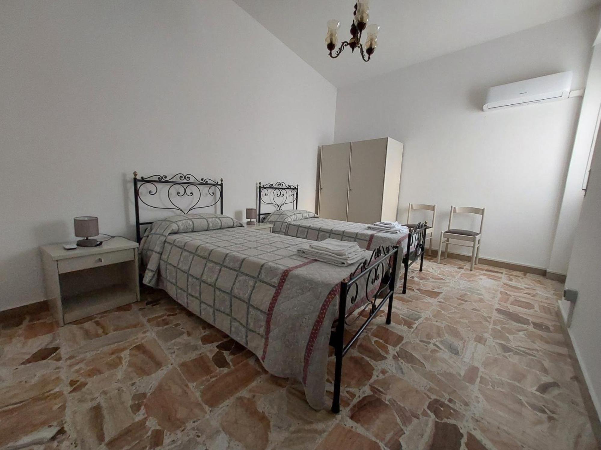 Casa Vacanze Zarinu Orgosolo Buitenkant foto