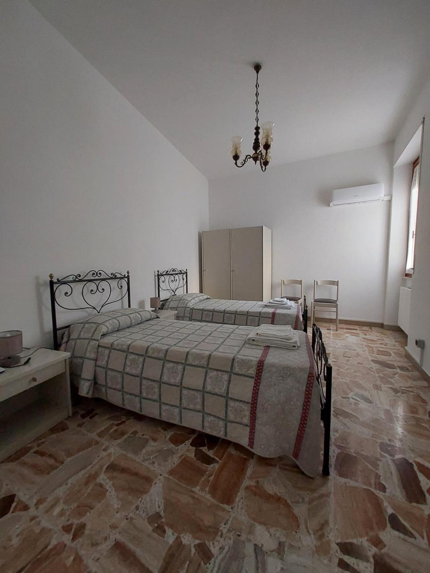 Casa Vacanze Zarinu Orgosolo Buitenkant foto